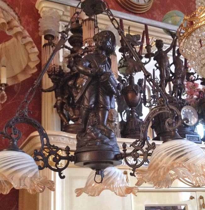 Mompelen Pa lager Barok hanglamp/kroonluchter met antieke jongens beeld zamak  brons,lampenkappen glas bloem - Kroonluchters - Westenhof