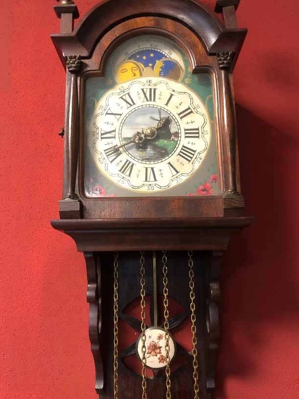 Chronisch Federaal wond Friese staartklok hout antiek met 3 beeldjes ornamenten, 2 gewichten, slinger/ klepel, maanstand, molen geschilderd - Wandklokken - Westenhof Chronisch Federaal wond Friese staartklok hout antiek met 3 beeldjes ornamenten, 2 gewichten, slinger/ klepel, maanstand, molen geschilderd - Wandklokken - Westenhof