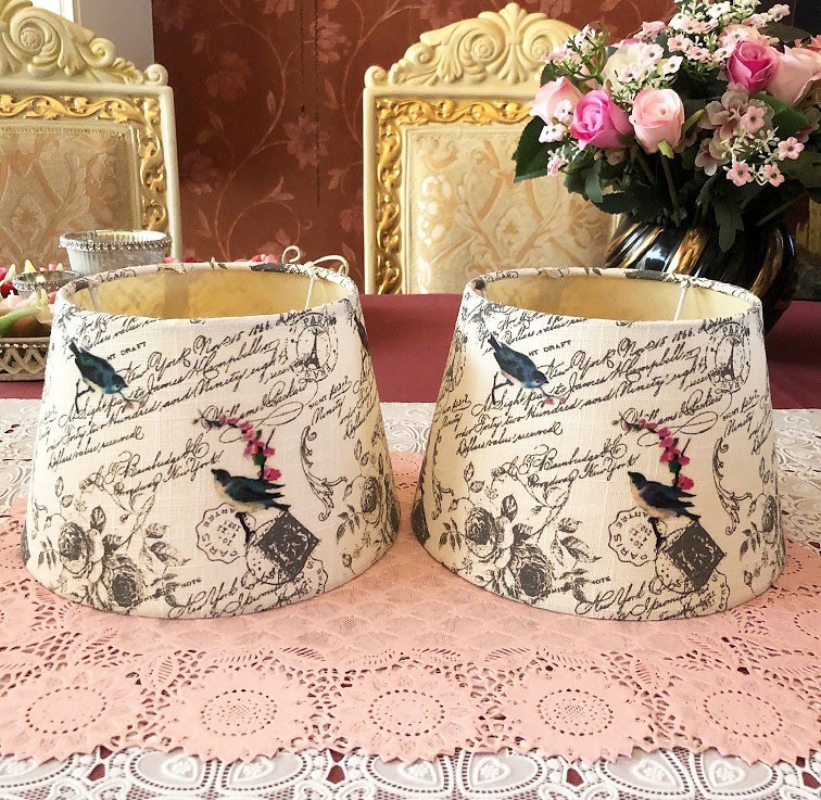 Tenen Eerlijkheid Mos 2 Vintage landelijke lampenkappen stoffen creme met bloem / rozen en vogels  - Lampenkappen - Westenhof