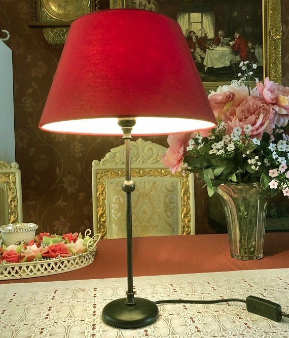 pak Discreet Cordelia Vintage tafellamp lampvoet zwarte metaal met rode lampenkap klassiek -  Tafellampen - Westenhof