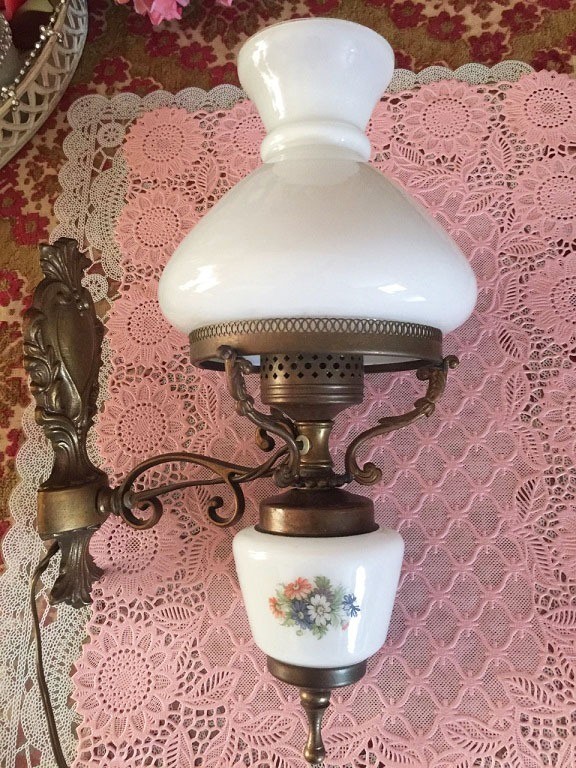 ego bezig Hysterisch Brocante antieke wandlamp/lamp koper, porselein, witte olielamp kap/melk  glas - Wandlampen / Lampen - Westenhof