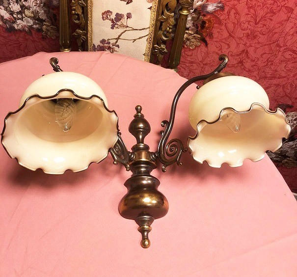plastic cafe Geweldig Oud brocante Hollandse wandlamp / groot wand lamp 2 arms messing met antieke glazen lampenkap crème - Wandlampen / Lampen - Westenhof plastic cafe Geweldig Oud brocante Hollandse wandlamp / groot wand lamp 2 arms messing met antieke glazen lampenkap crème - Wandlampen / Lampen - Westenhof