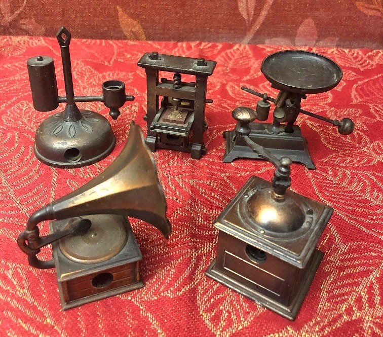 Nadruk silhouet Oefenen 5 st. Vintage / retro miniaturen met puntenslijper - koper, brons; PLAYME  made in Span - Miniaturen en Poppenhuis - Westenhof