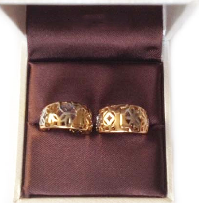 18k bicolor oorbellen creolen met bloemen   od2029 1