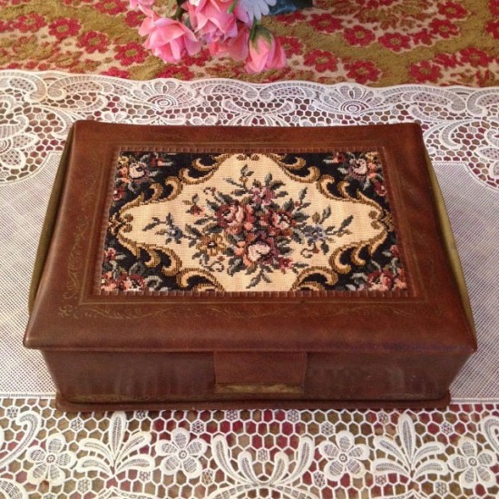 Antieke doos leer 2