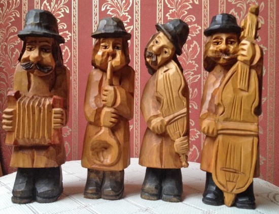 Houtsnijwerk beelden 0