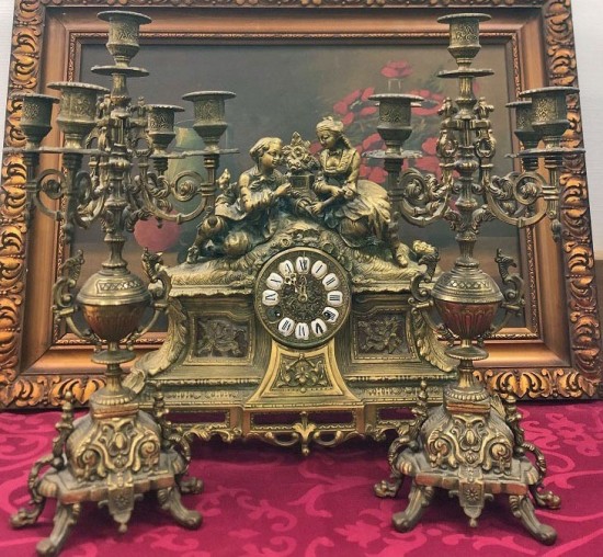 Ks3302 9   antieke klok en 2 kandelaars