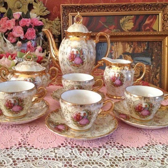Sc1030  mokka servies wit 2
