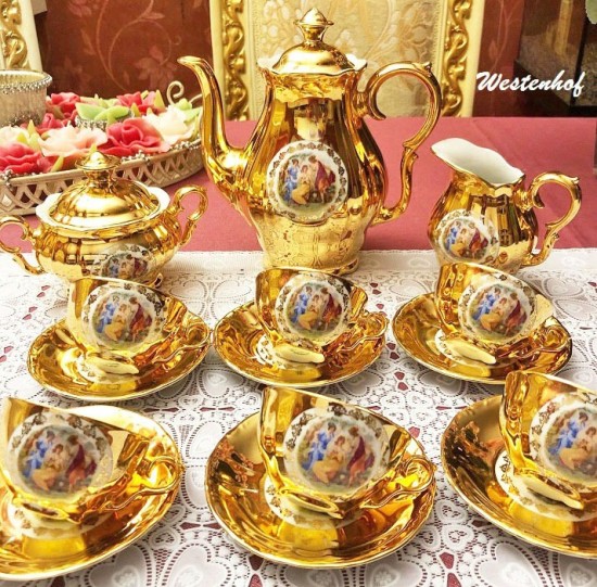 Sc1071 9   servies compleet goud