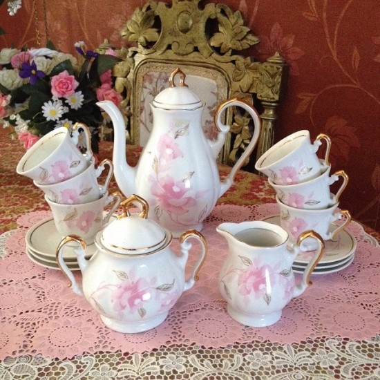 Servies compleet gemerkt 6