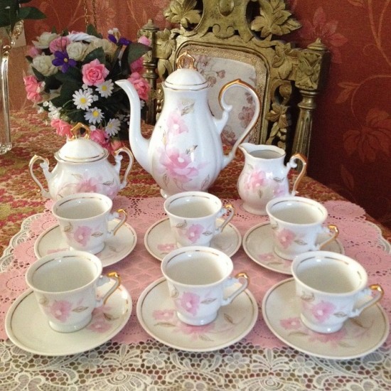 Servies compleet gemerkt 7