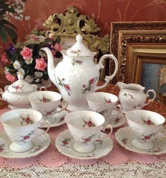 Servies compleet wit gemerkt 1