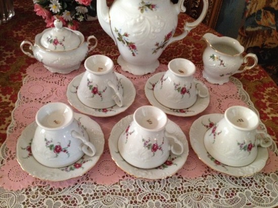 Servies compleet wit gemerkt 11