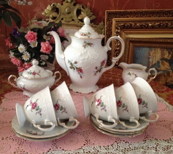 Servies compleet wit gemerkt 3