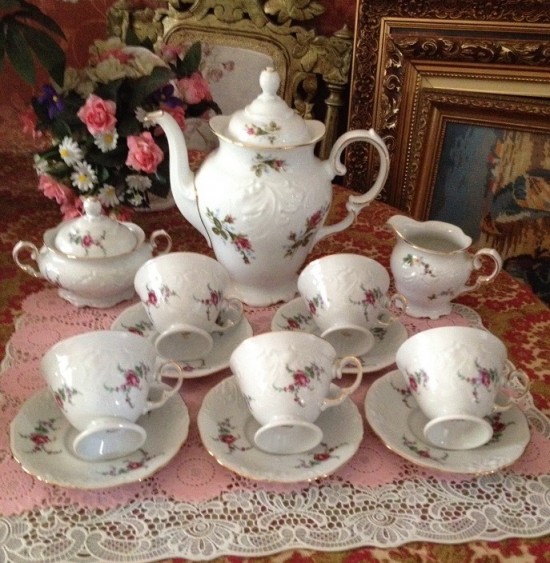 Servies compleet wit gemerkt 5