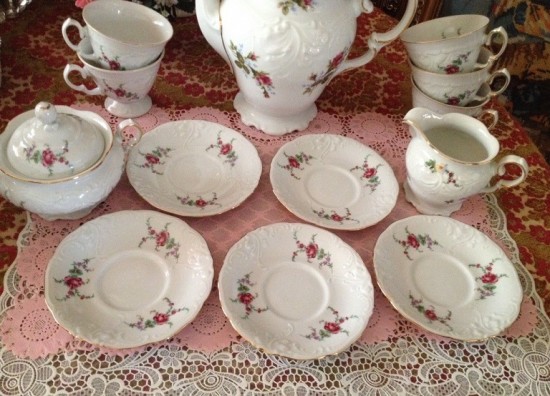 Servies compleet wit gemerkt 7