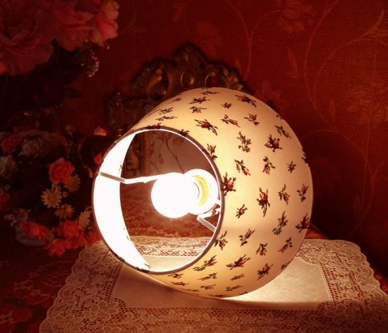 Tafellamp witte lampenkap rozen 2