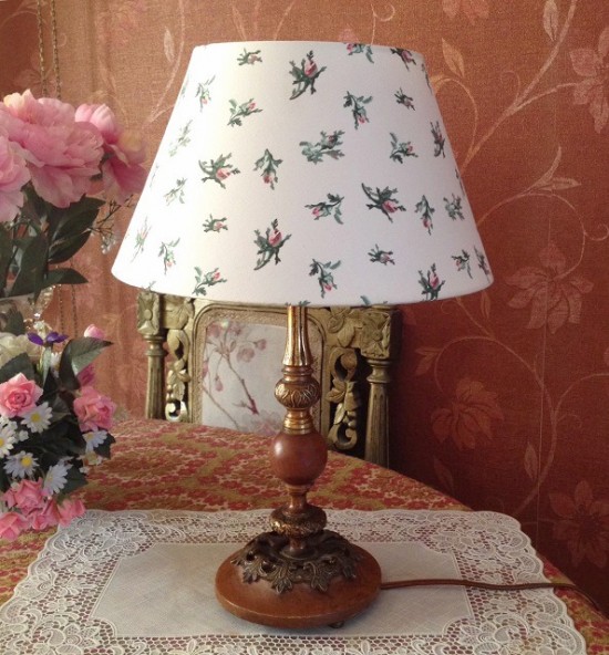 Tafellamp witte lampenkap rozen 4