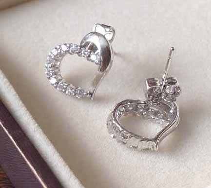 Witgoud oorbel hart knopjes