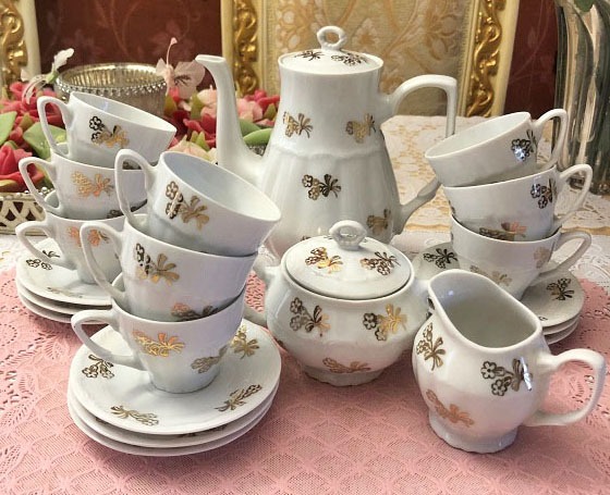 vlinder Knorretje Afleiden 12 Delig gemerkt porselein mokka / koffie servies compleet / theeservies  set vintage / retro wit met bladgoud bloemen - Servies compleet / set -  Westenhof