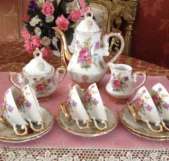 servies-wit-rozen-1---kopie.jpg