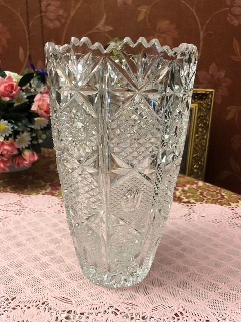 Antieke kristallen vaas geslepen bloem en fruit voor decoratie / verzameling - Glas en Kristal Westenhof