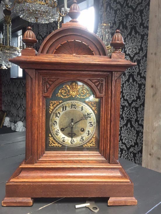 Redding Op tijd ontgrendelen Brocante tafelklok/klok hout retro/antiek,barok koperen engel hoofd beeldje  goud - Tafelklokken - Westenhof