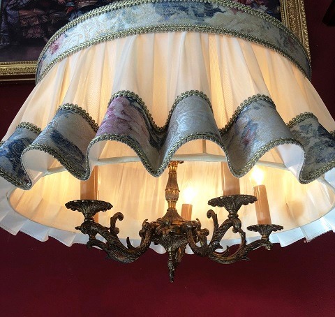 Antieke brocante hanglamp / kroonluchter 5 arms koperen kandelaars / kaarslampen, barok lampenkap crème - Hanglampen Westenhof