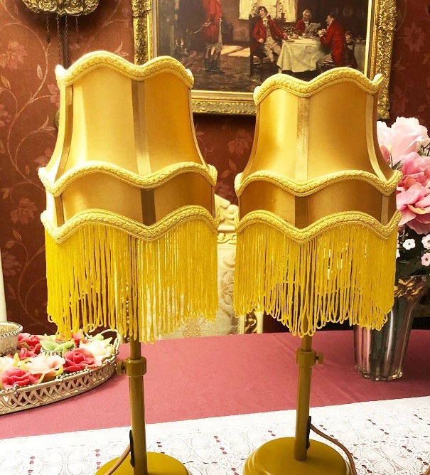 adviseren speelplaats schoorsteen 2 Vintage tafellampen metaal, klassiek lampenkappen stof - goud met franjes  - Tafellampen - Westenhof