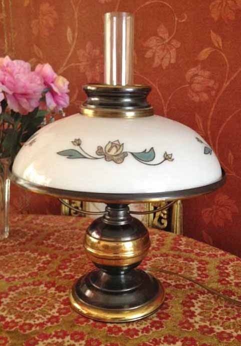 Retro/art deco tafellamp/elektrische lamp,antieke melk glazen lampenkap wit, bloemen - Tafellampen - Westenhof