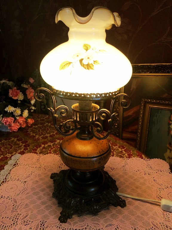 Dom Leed bedriegen Brocante olielamp/tafellamp/elektrische olie lamp antieke messing-brons,kap  glas - Tafellampen - Westenhof