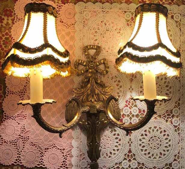 2 Arms antieke brocante wandlamp barok met lampenkapjes goud met franjes - Wandlampen / Lampen - Westenhof