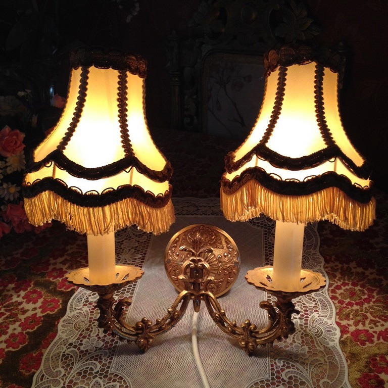 Italiaanse brocante koperen wandlamp antiek met 2 stoffen lampenkapjes Wandlampen Lampen - Westenhof